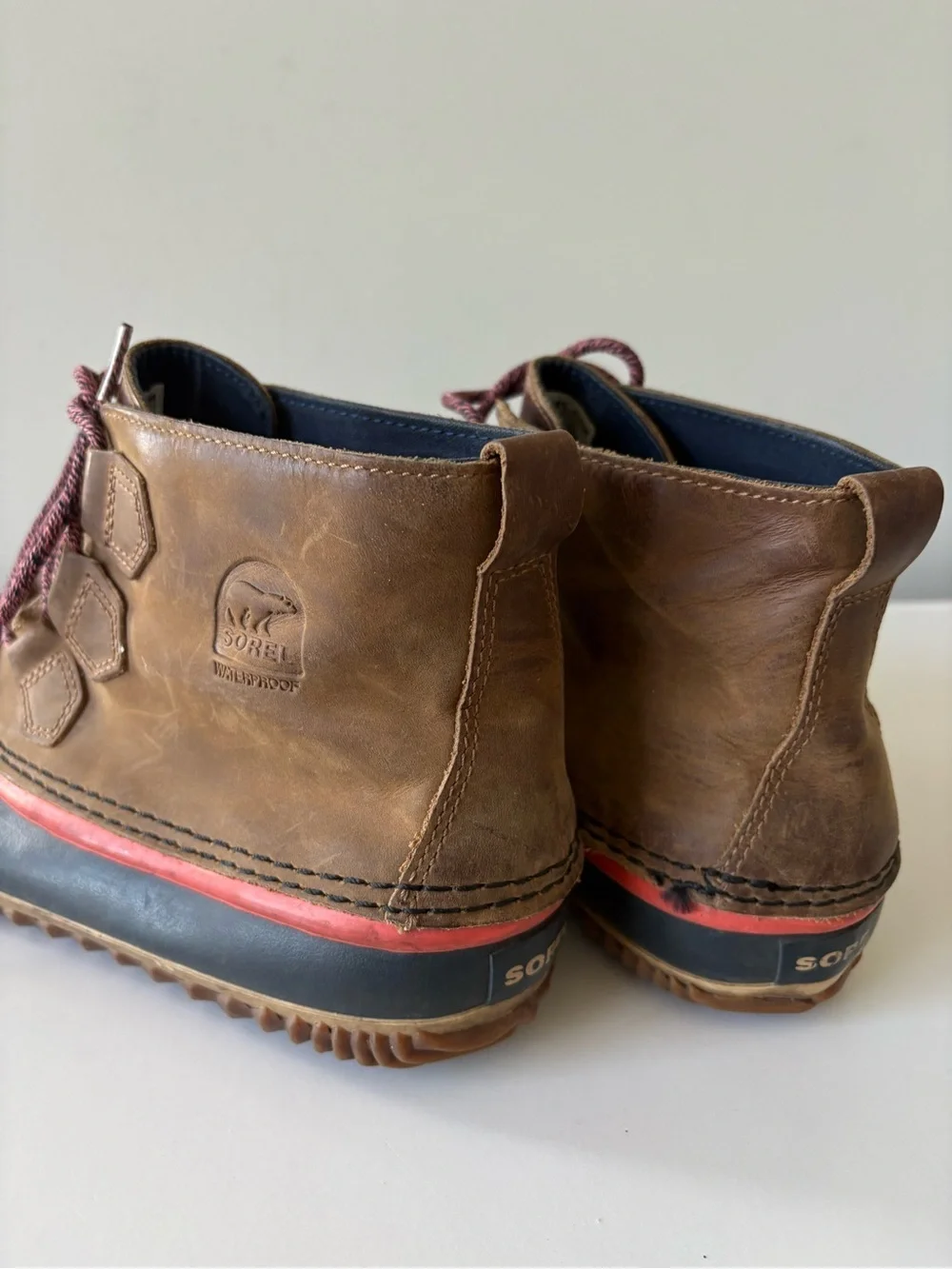 Sorel Out N’ About Leather Duck Boots Size 11